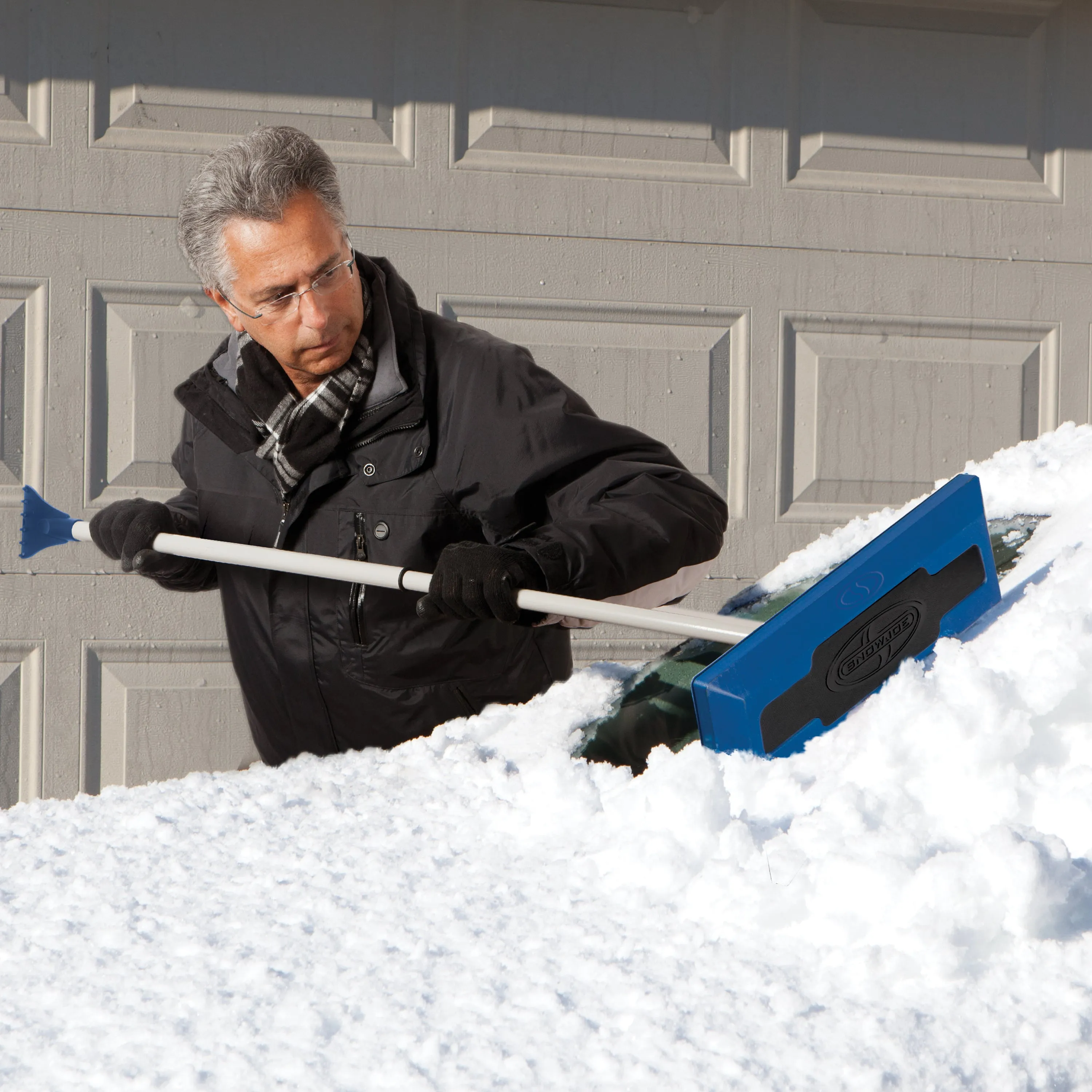 Snow Joe SJBLZD-AZ 2-in-1 Snow Broom with 18-Inch Foam Head   Large Ice Scraper, Blue